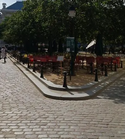 Emily In Appartamento Parigi